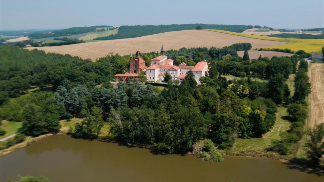 Hotellerie De L'Abbaye Bellegarde-Sainte-Marie Esterno foto